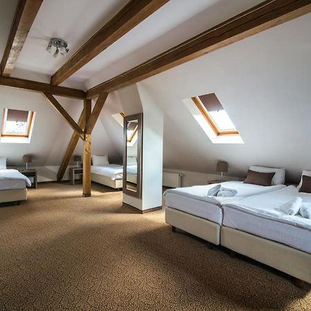 Hotel Bialy Domek Wałcz Buitenkant foto