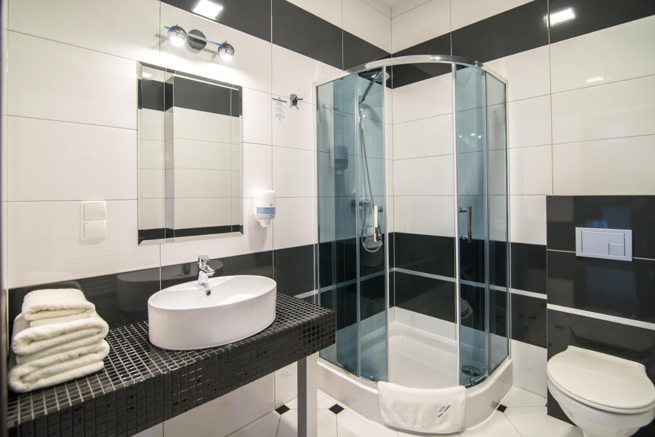 Hotel Bialy Domek Wałcz Buitenkant foto