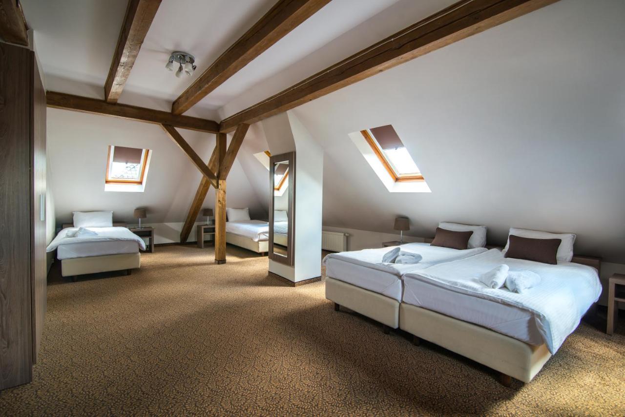 Hotel Bialy Domek Wałcz Buitenkant foto