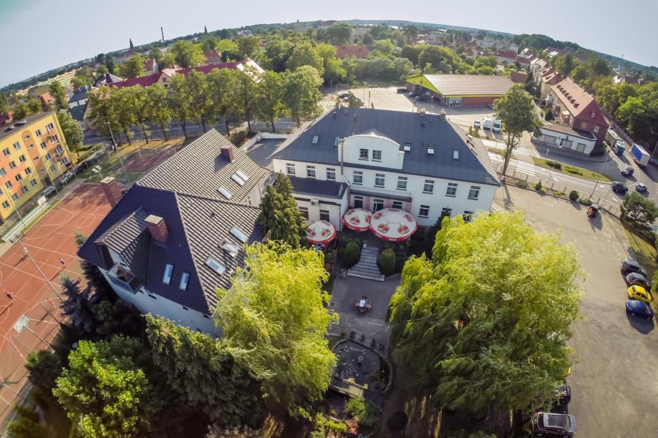 Hotel Bialy Domek Wałcz Buitenkant foto