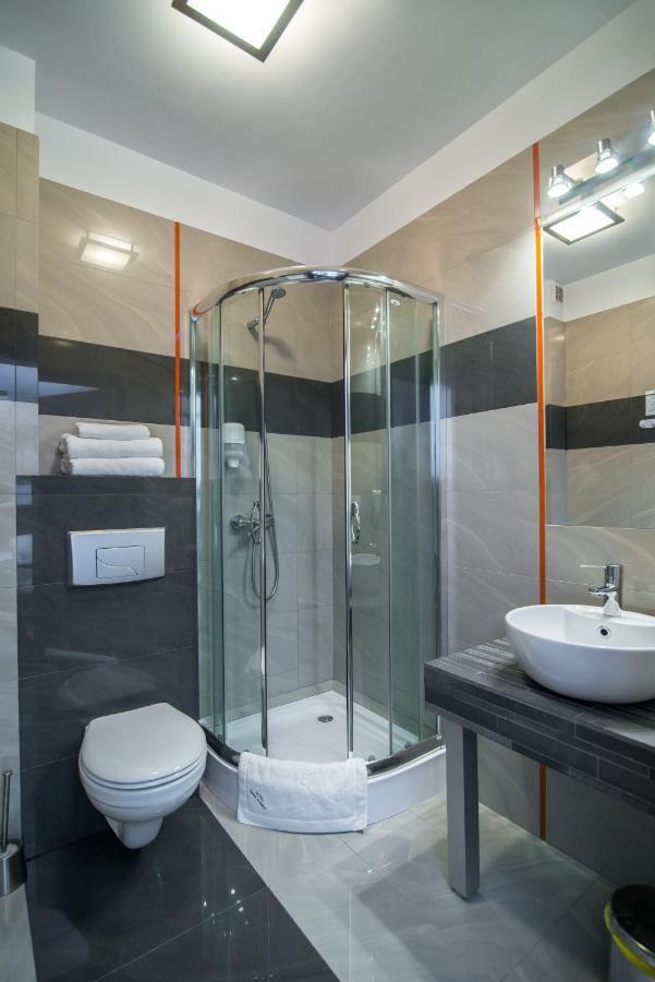 Hotel Bialy Domek Wałcz Buitenkant foto