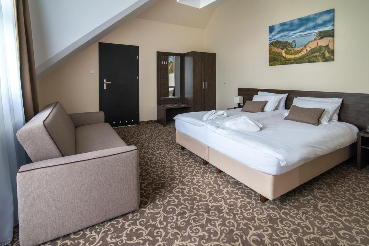 Hotel Bialy Domek Wałcz Buitenkant foto