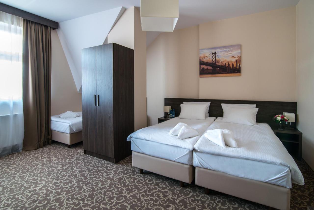 Hotel Bialy Domek Wałcz Buitenkant foto