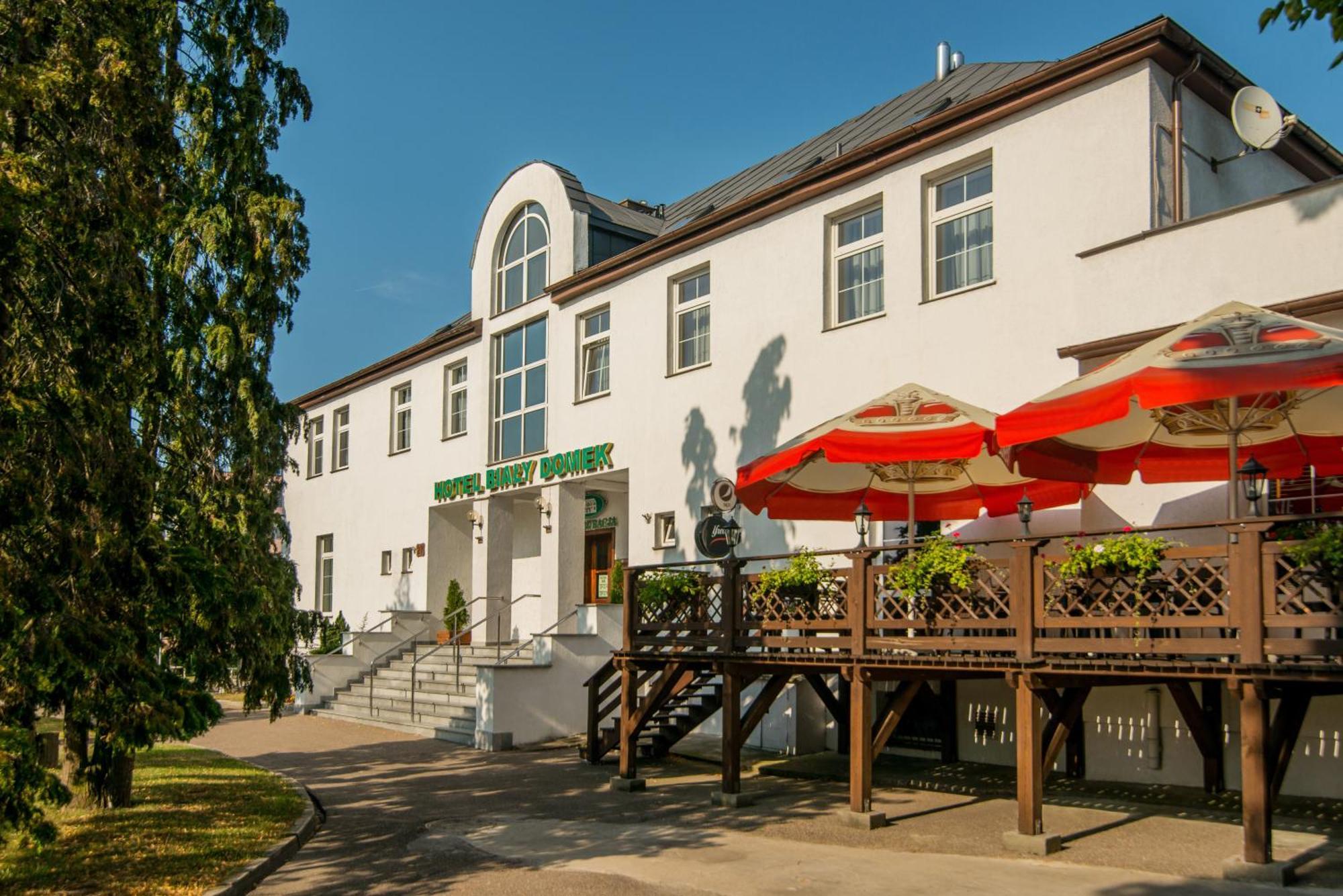 Hotel Bialy Domek Wałcz Buitenkant foto